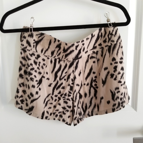 Forever21 | Super soft animal print shorts (S/P) - Picture 2 of 11